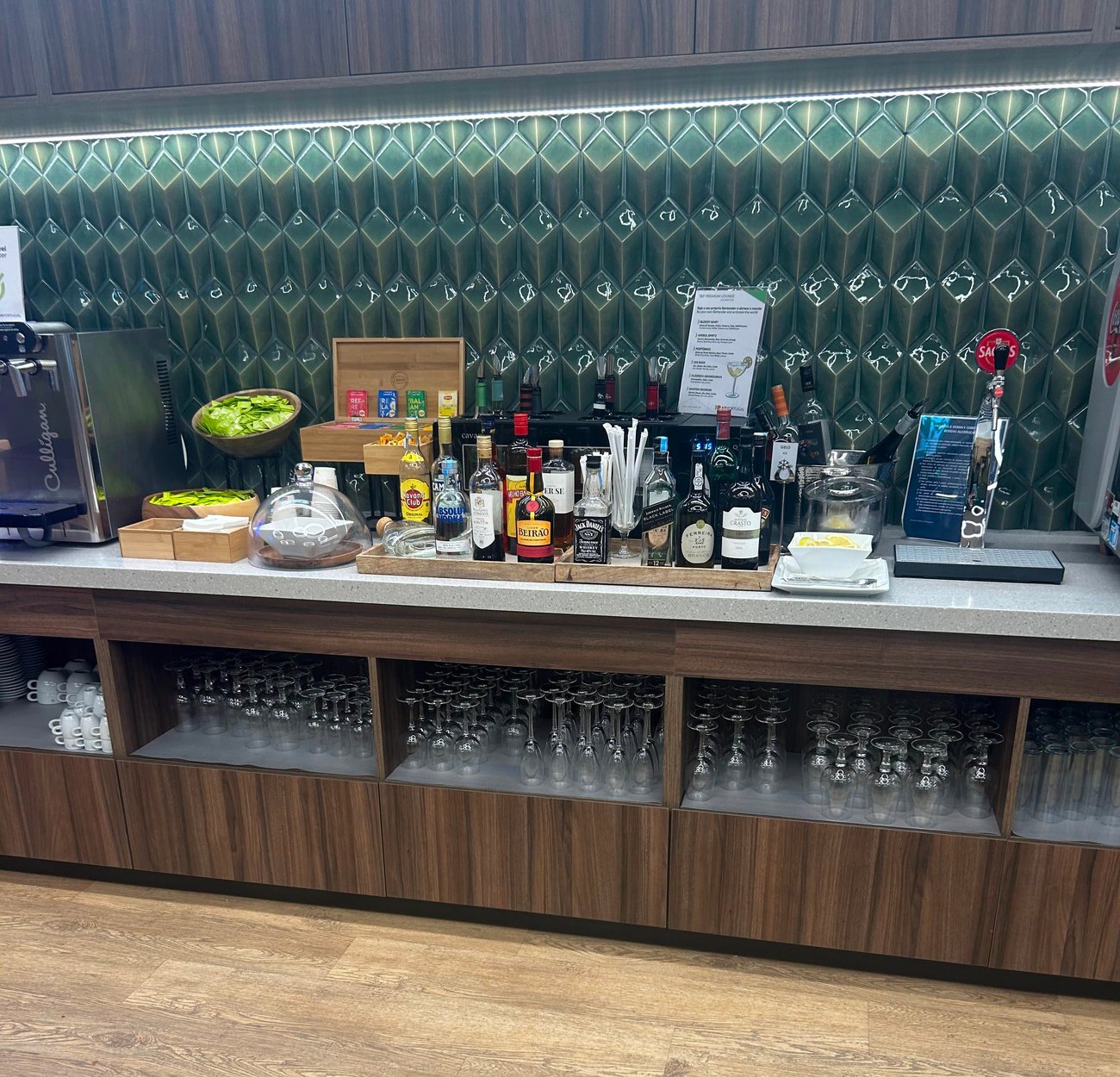 Lisbon Airport Self Service
Bar Lisbon Airport Self Service
Bar